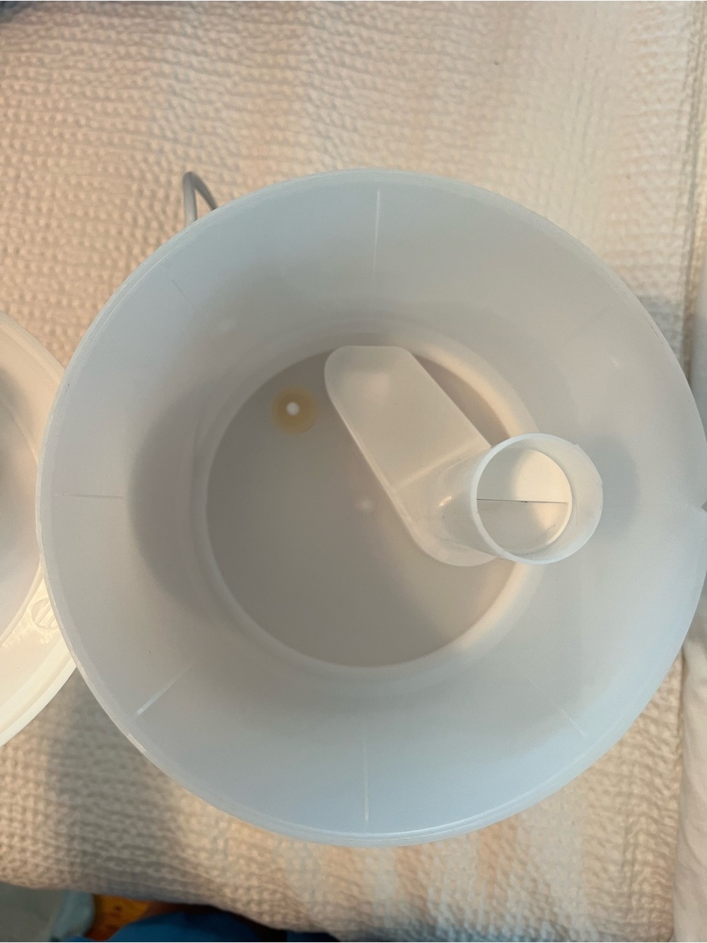 White Diffuser with LED changing Light - Picture 4 of 7